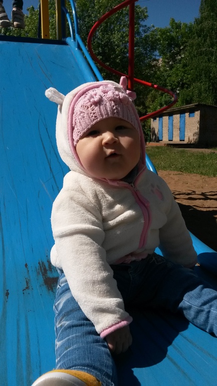Дианочке 8 месяцев :)
