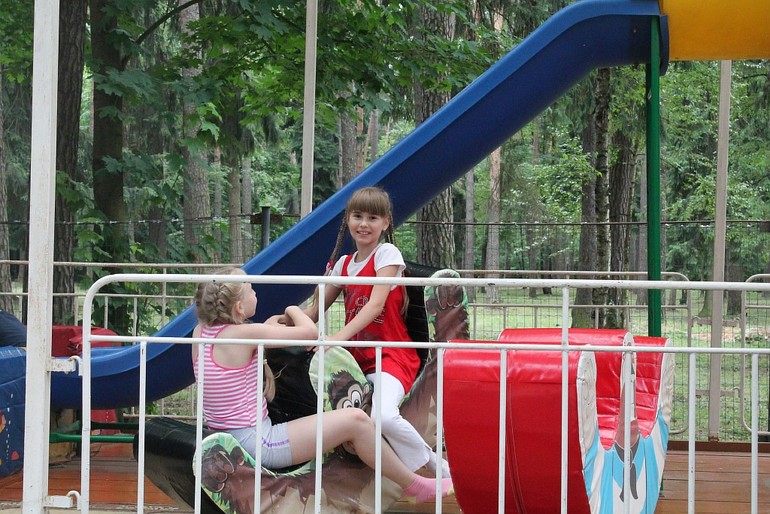 Парк 02.07.14г. Девчонки зажигают. Лучшие подружки))