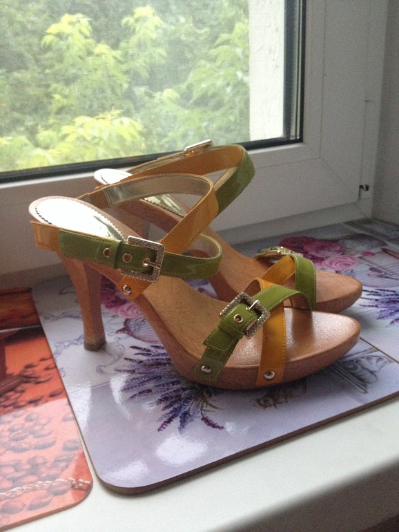 Босоножки guess новые,38 размер