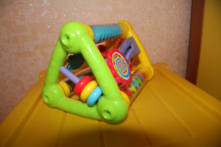 Игрушки пакетом и отдельно до года, вожжи Canpol, почта.