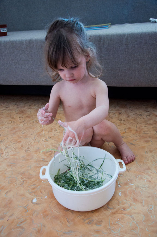 Эксперименты: уксус, неньютоновская жидкость, почему не падает мост?