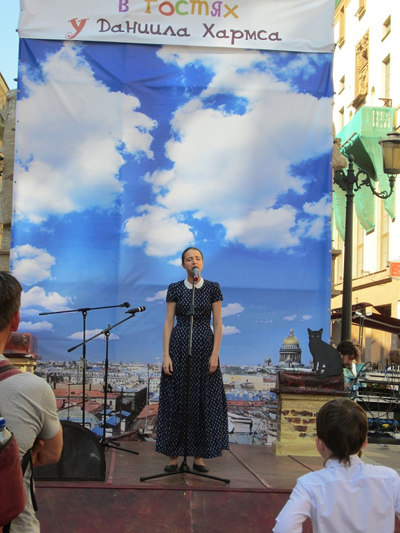 Книжный салон. День первый: улица Хармса.