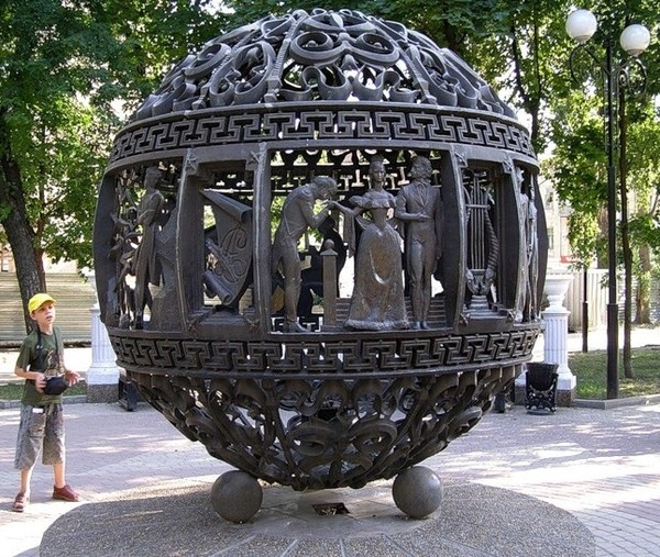 18 апреля - день памятников