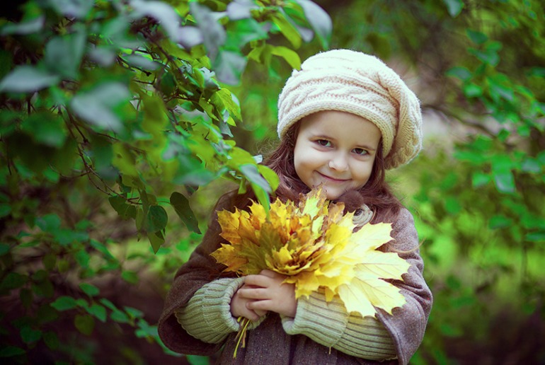 Еще не много осенних фоточек с маленькими куколками))