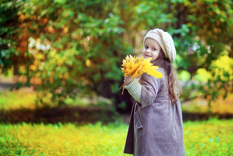Еще не много осенних фоточек с маленькими куколками))