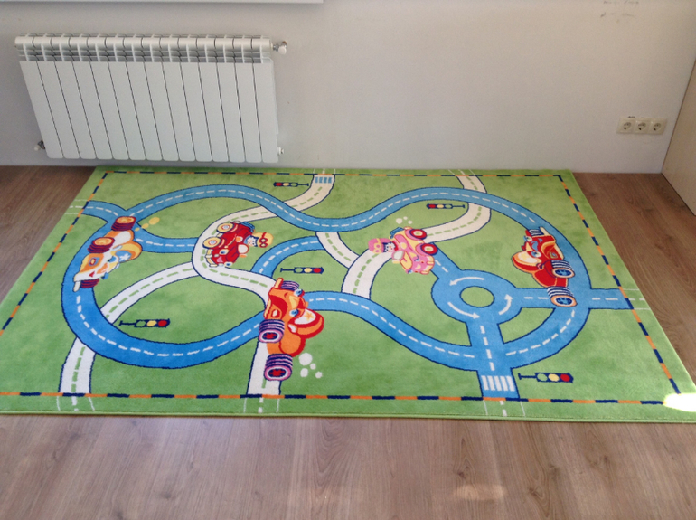 Доклеили детскую!