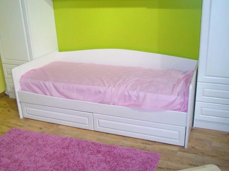 Подборка кроватей из массива