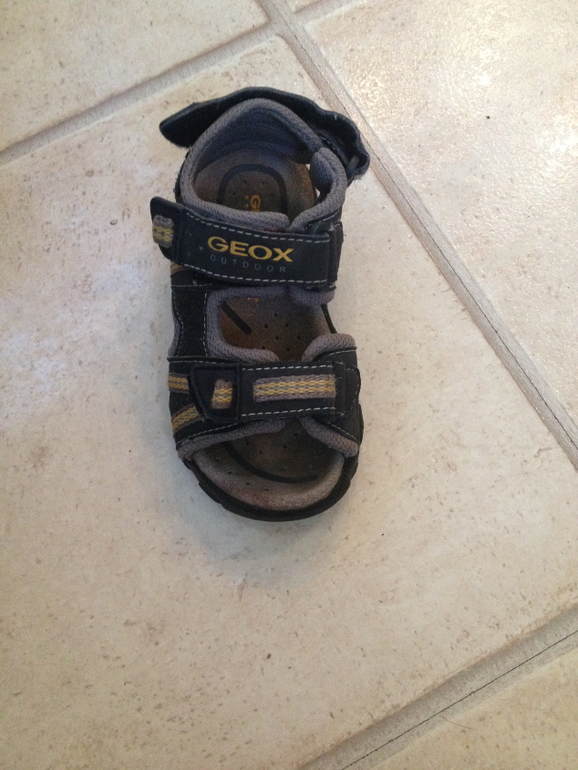 Сандали GEOX 25 размер (8,5 UK) 1000р.