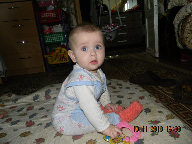 Кристинка сама теперь садится!!!!!!!